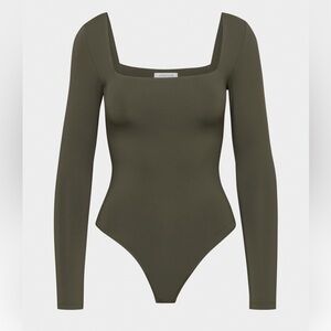 Aritzia Contour Squareneck Long Sleeve Bodysuit - XS dark olive
